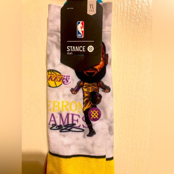 LEBRON JAMES SOCKS WITH LBJ SIGNATURE- STANCE KIDS YL 2-5.5 NBA NWT - Picture 3 of 4